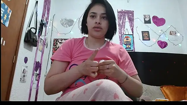 Snapshot of Saray_extrovert_ chatting on January 21, 2025, 11:56 am Saray extrovert online show from January 21, 2025, 11:56 am