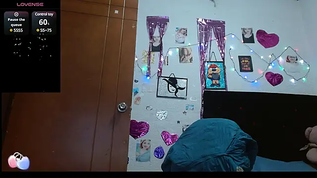 Snapshot of Saray_extrovert_ chatting on February 19, 2025, 6:00 am Saray extrovert online show from February 19, 2025, 6:00 am