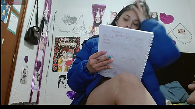 Snapshot of Saray_extrovert_ chatting on March 10, 2025, 4:17 am Saray extrovert online show from March 10, 2025, 4:17 am