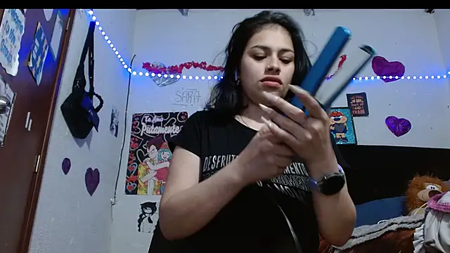 Snapshot of Saray_extrovert_ chatting on October 5, 2025, 1:15 am Saray extrovert online show from October 5, 2025, 1:15 am