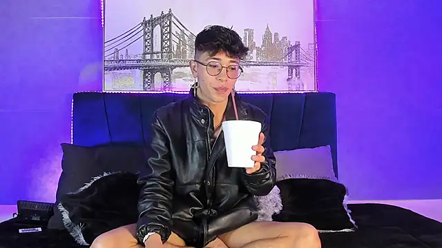 Snapshot of Andrew_thevil chatting on December 11, 2024, 2:33 pm Andrew thevil online show from December 11, 2024, 2:33 pm