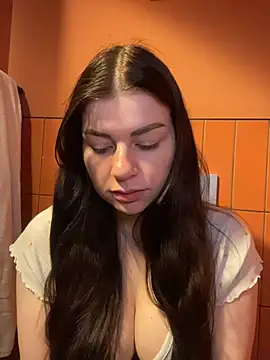 Snapshot of EllyNora chatting on November 19, 2025, 11:43 am EllyNora online show from November 19, 2025, 11:43 am