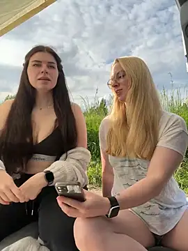 EllyNora online show from May 21, 2026, 4:14 pm