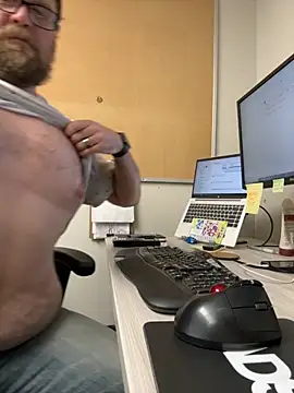 Snapshot of Bigbi6foot5 chatting on November 5, 2025, 7:47 pm Bigbi6foot5 online show from November 5, 2025, 7:47 pm