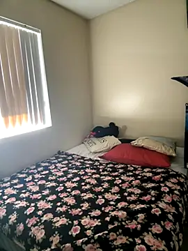 PeterGrandee online show from September 17, 2025, 4:41 pm