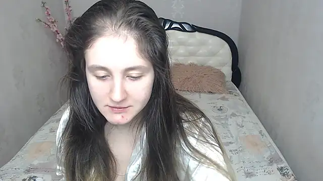 Holliy Cooper online show from February 18, 2026, 9:16 am