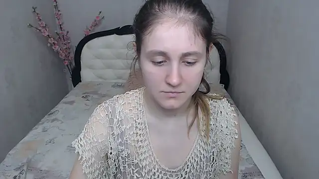 Holliy Cooper online show from April 1, 2026, 8:48 am