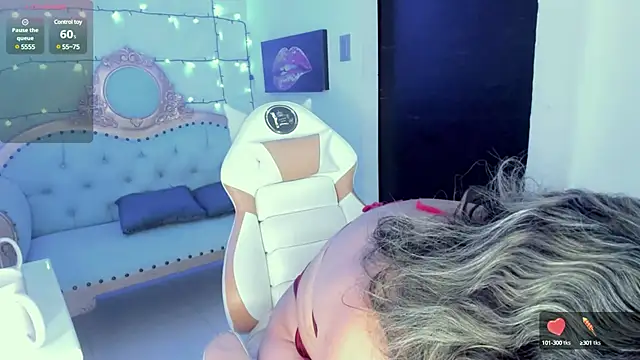 Snapshot of dianamilf chatting on January 28, 2025, 2:11 am dianamilf online show from January 28, 2025, 2:11 am