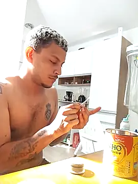 emrehliug12 online show from February 19, 2025, 12:33 pm