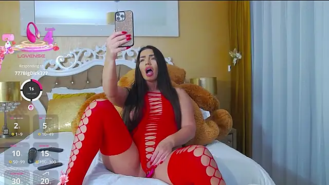 GoldenCaroline online show from February 13, 2026, 5:31 pm