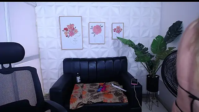 Snapshot of Valentinaa_mature chatting on January 16, 2026, 7:18 pm Valentinaa mature online show from January 16, 2026, 7:18 pm