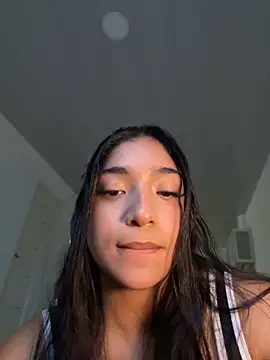 Snapshot of Bellafr chatting on December 23, 2024, 11:06 pm Bellafr online show from December 23, 2024, 11:06 pm