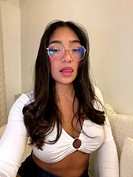 Snapshot of Bellafr chatting on October 17, 2025, 5:37 pm Bellafr online show from October 17, 2025, 5:37 pm