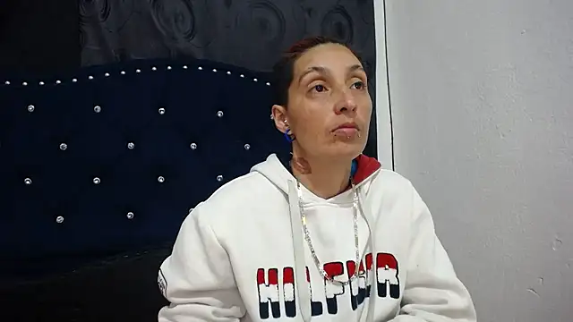 Snapshot of anyu1306 chatting on December 6, 2024, 8:37 am anyu1306 online show from December 6, 2024, 8:37 am