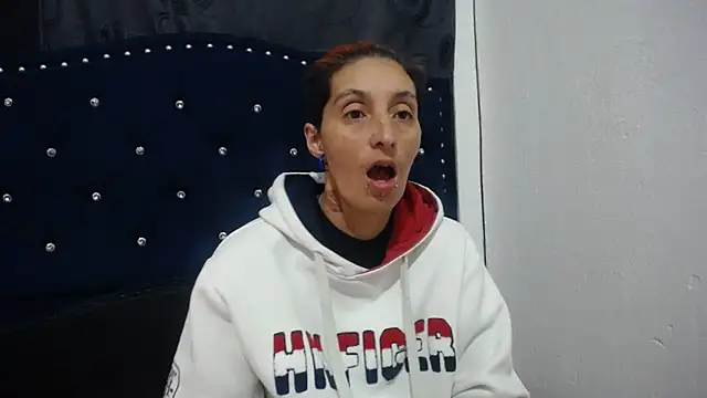 Snapshot of anyu1306 chatting on December 18, 2024, 5:48 am anyu1306 online show from December 18, 2024, 5:48 am