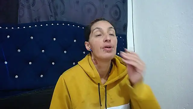 Snapshot of anyu1306 chatting on December 20, 2024, 12:38 pm anyu1306 online show from December 20, 2024, 12:38 pm