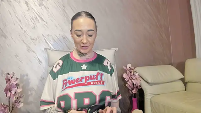 Rayanablackandwhite online show from February 8, 2026, 8:23 pm