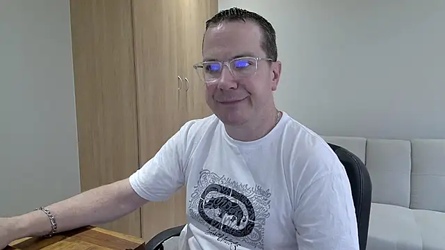 BrettJ81 online show from October 26, 2025, 1:50 pm