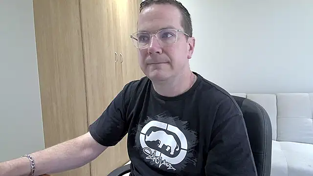 BrettJ81 online show from December 1, 2025, 9:36 am