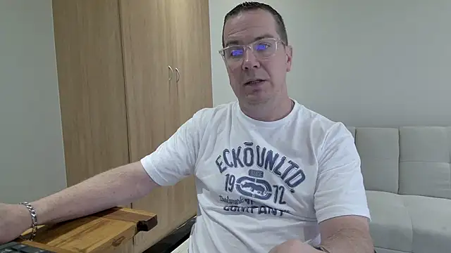 BrettJ81 online show from December 17, 2025, 1:17 pm