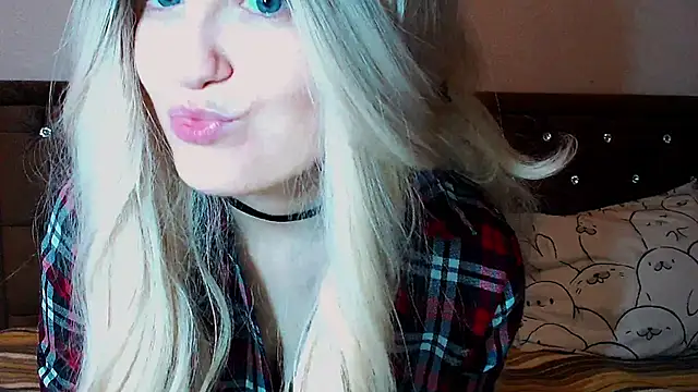 Sara4uu online show from November 30, 2025, 2:21 pm