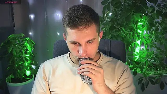 Sweeet  boy online show from February 21, 2025, 3:32 pm