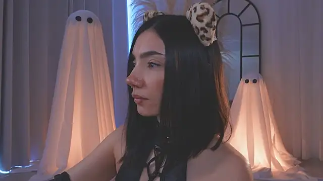 AmyArmstrong online show from October 22, 2025, 3:01 pm