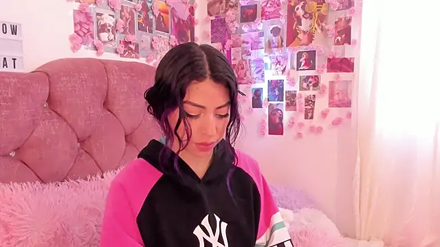 natalie jaensen online show from December 19, 2024, 10:10 pm