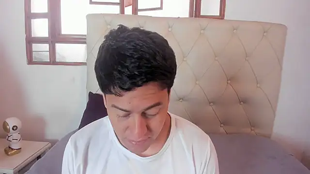 Snapshot of oliver_price1 chatting on April 22, 2026, 1:45 pm oliver price1 online show from April 22, 2026, 1:45 pm