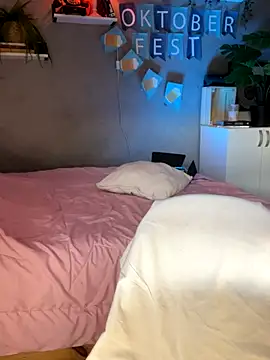 DaniDusan  online show from September 22, 2025, 10:34 pm