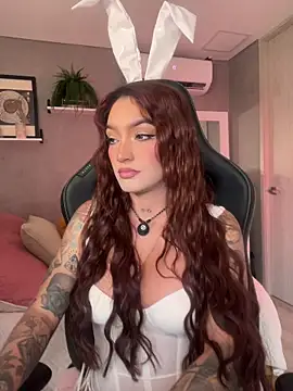 DaniDusan  online show from April 4, 2026, 9:01 pm