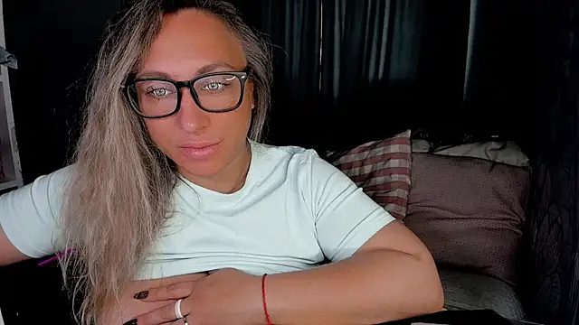 Snapshot of CumOnMy_Tits chatting on October 1, 2025, 12:49 am CumOnMy Tits online show from October 1, 2025, 12:49 am