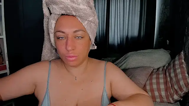 Snapshot of CumOnMy_Tits chatting on October 15, 2025, 2:11 am CumOnMy Tits online show from October 15, 2025, 2:11 am