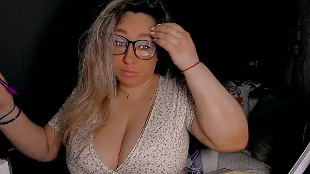 Snapshot of CumOnMy_Tits chatting on April 26, 2026, 1:14 am CumOnMy Tits online show from April 26, 2026, 1:14 am