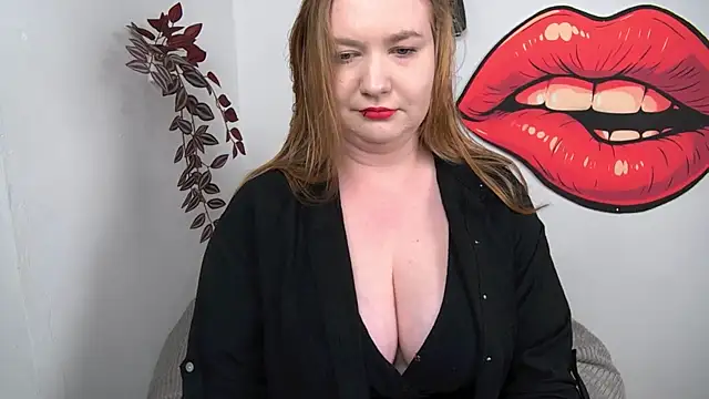 Snapshot of LaraDream chatting on February 16, 2026, 3:52 pm LaraDream online show from February 16, 2026, 3:52 pm