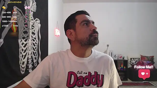 soyelcarlitos  online show from April 3, 2026, 4:43 am