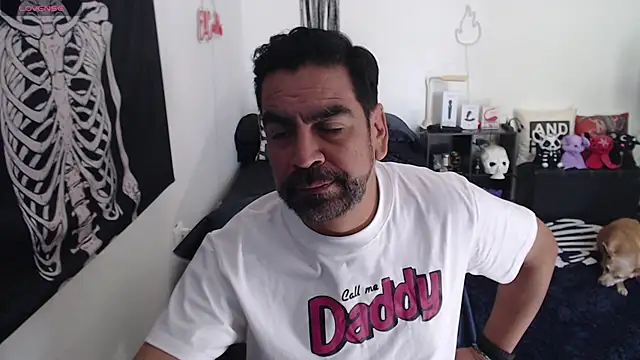 soyelcarlitos  online show from April 7, 2026, 5:35 pm