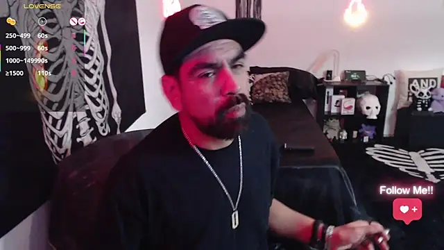 soyelcarlitos  online show from April 17, 2026, 1:19 am