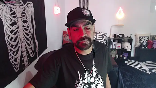 soyelcarlitos  online show from April 22, 2026, 9:16 pm