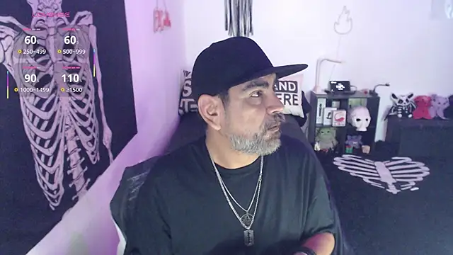 soyelcarlitos  online show from June 9, 2026, 5:24 pm