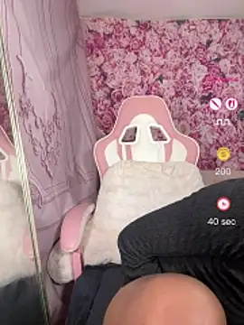 Snapshot of mismialove chatting on May 24, 2026, 1:38 pm mismialove online show from May 24, 2026, 1:38 pm