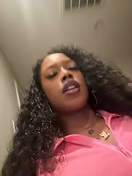 Snapshot of mismialove chatting on May 28, 2026, 10:23 am mismialove online show from May 28, 2026, 10:23 am