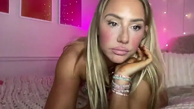 Snapshot of Fitnessbabe69 chatting on February 17, 2026, 9:39 am Fitnessbabe69 online show from February 17, 2026, 9:39 am