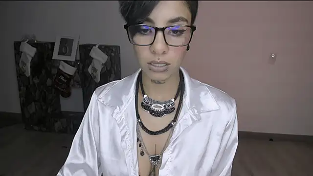 Snapshot of luci_fer_devil chatting on December 20, 2024, 5:04 am luci fer devil online show from December 20, 2024, 5:04 am