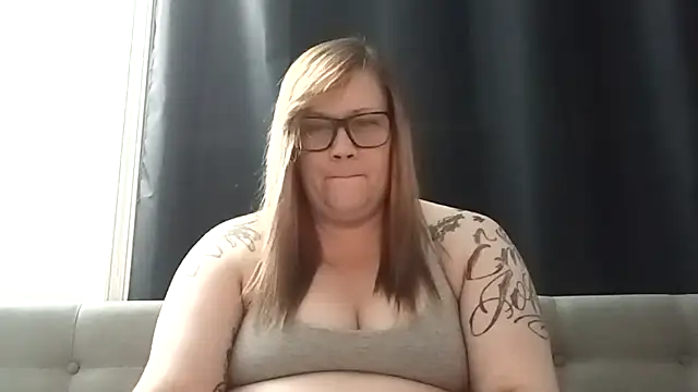 LIL NELLI online show from October 26, 2025, 7:36 am